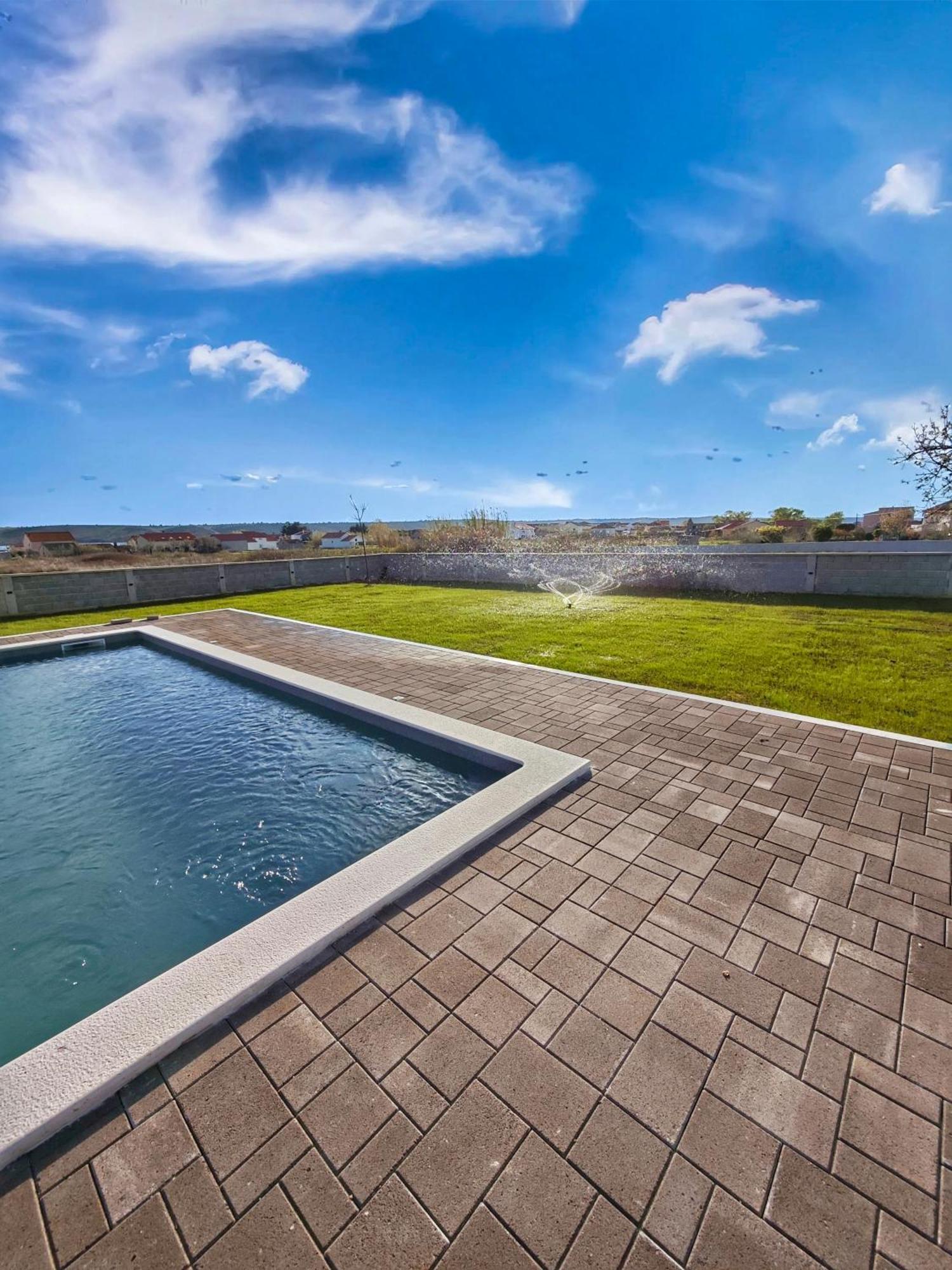House Rose With Garden And Pool Ljubač Exterior foto