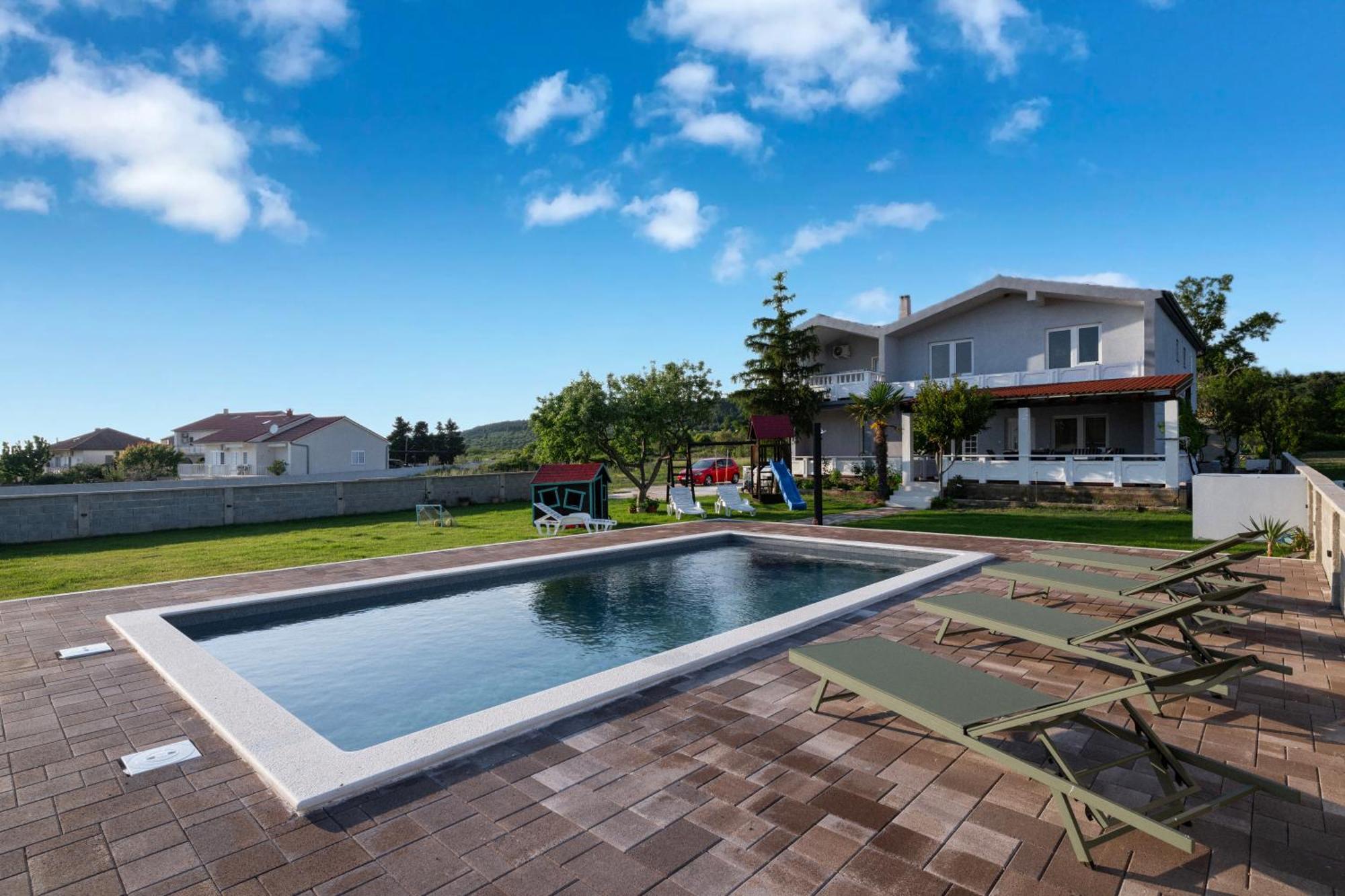 House Rose With Garden And Pool Ljubač Exterior foto